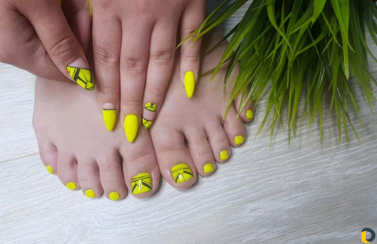 Наращивание, маникюр, педикюр стерильным инструмен