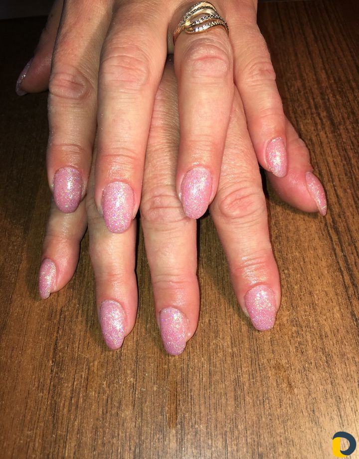 Наращивание ногтей на дому