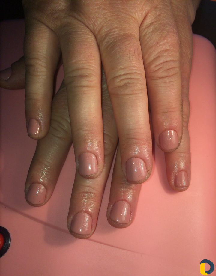 Наращивание ногтей на дому