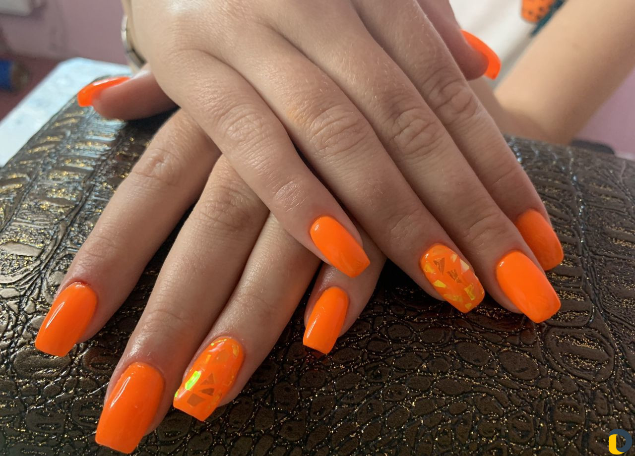 Наращивание ногтей, покрытие гель-лак