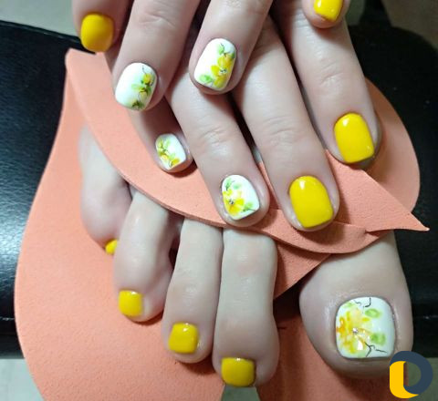 Наращивание ногтей