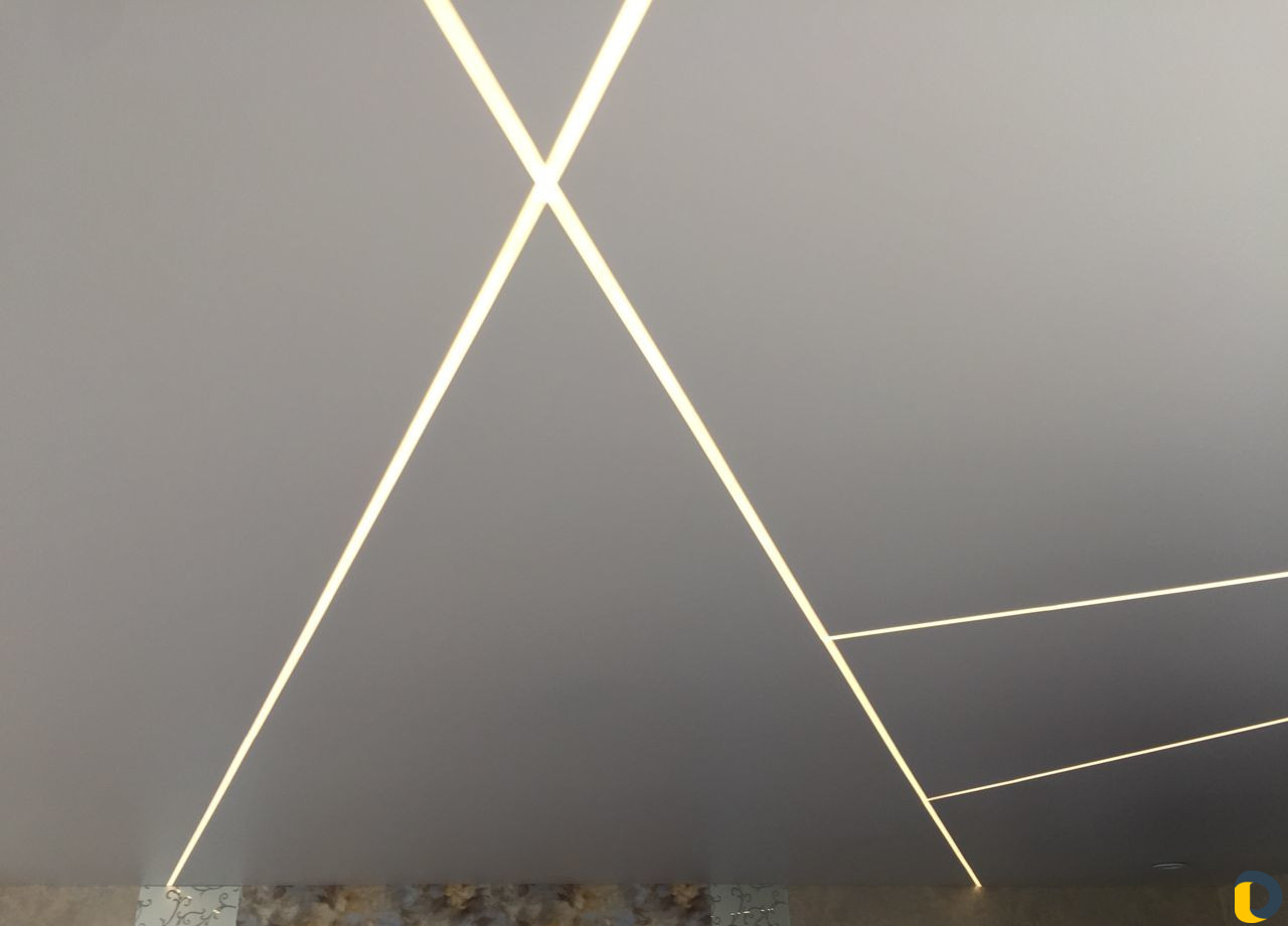 Натяжные потолки-световые линии-гардина пк5-уровни