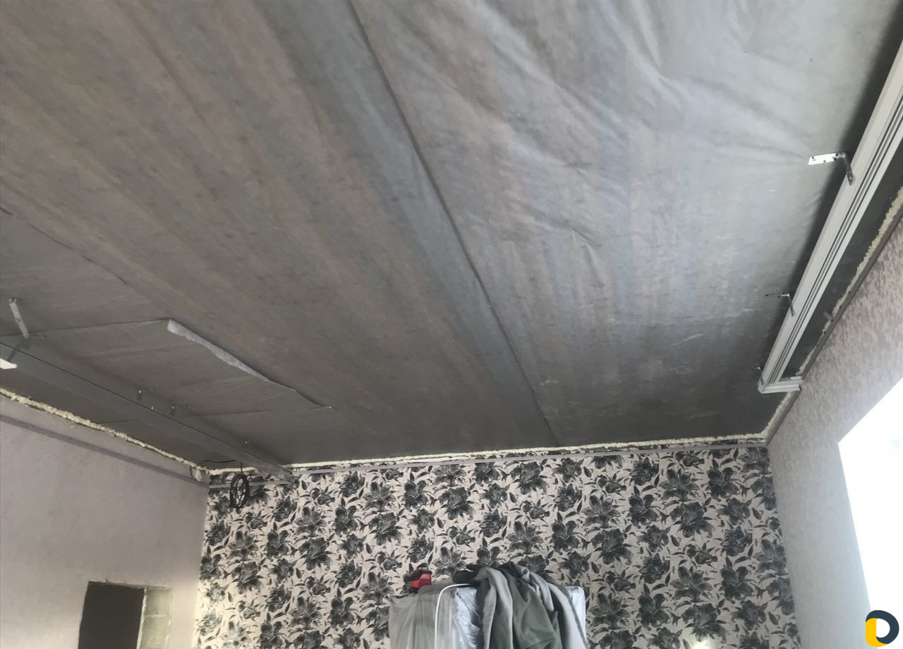 Натяжные потолки-уровни-подсветки-сложные работы