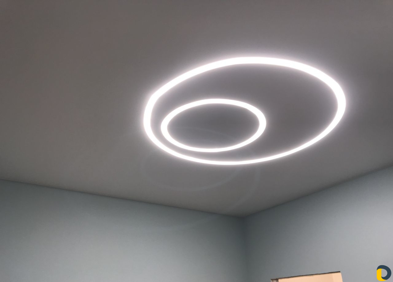 Натяжные потолки-уровни-подсветки-сложные работы