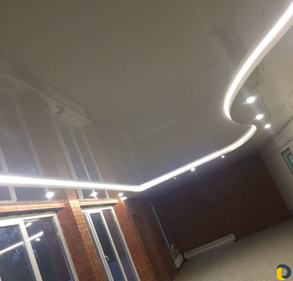 Натяжные потолки-уровни-подсветки-световые линии