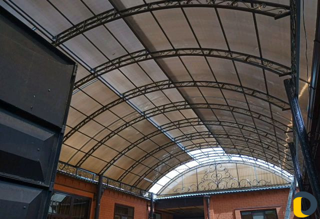 Навес из каричневого карбонаты