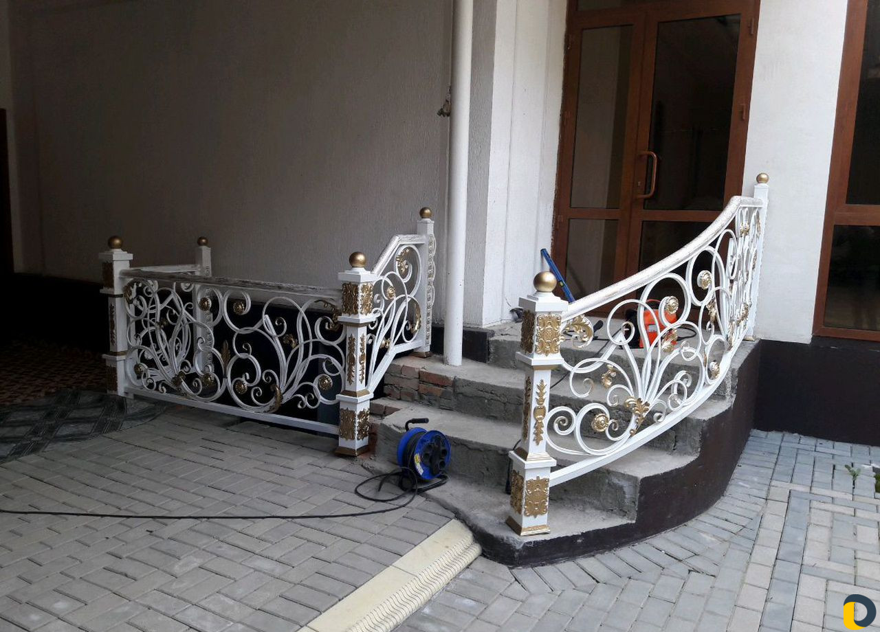 Навес из поликарбоната