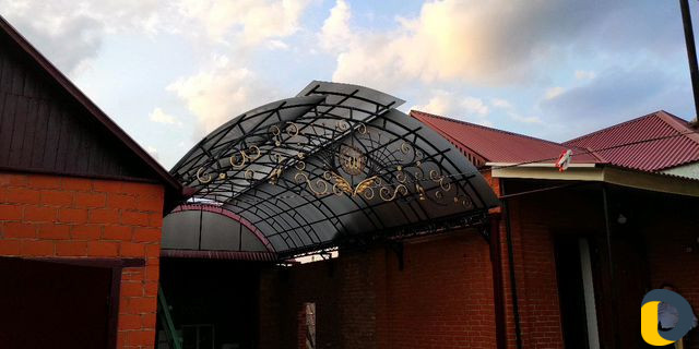 Навес из поликарбоната