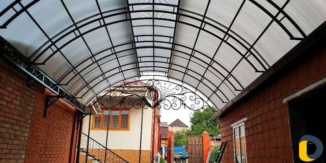 Навес из поликарбоната