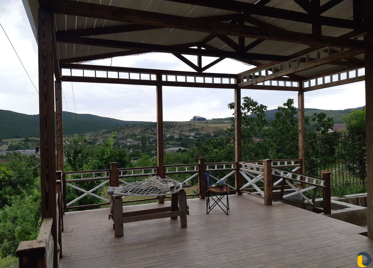 Навесы из дерева и металла