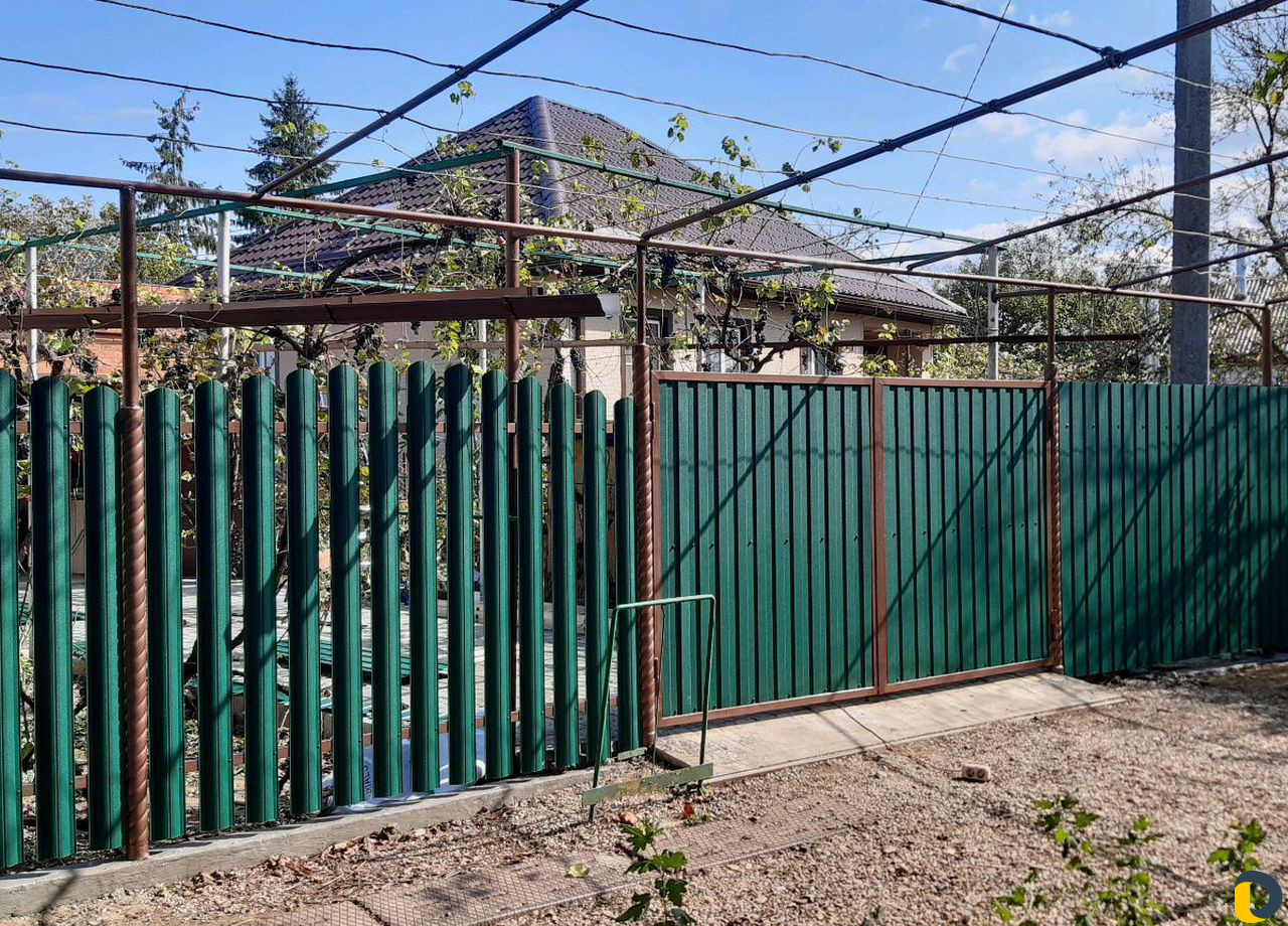 Навесы из сотового поликарбоната, профнастила