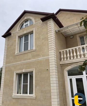 Облицовка дома природным камнем