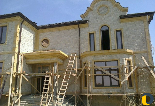 Облицовка натуральным (диким) камнем