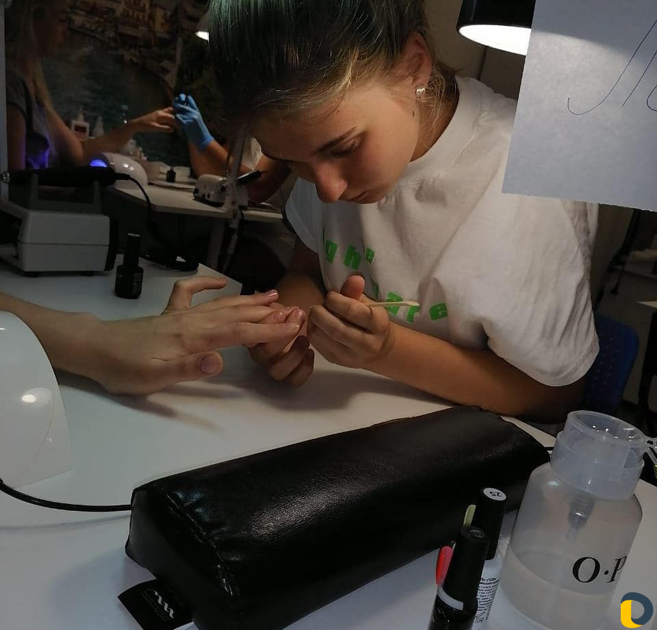 Обучение маникюру, педикюру индивидуально