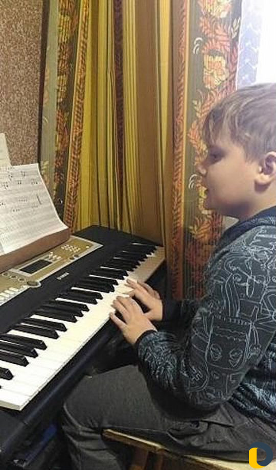 Обучение пению и игре на гитаре и синтезаторе