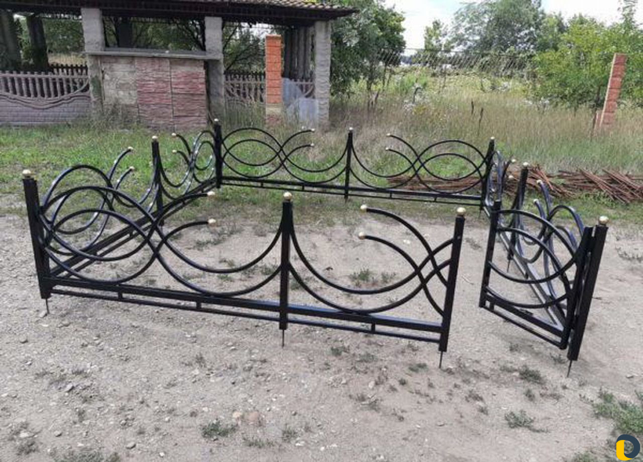 Оградки на кладбище