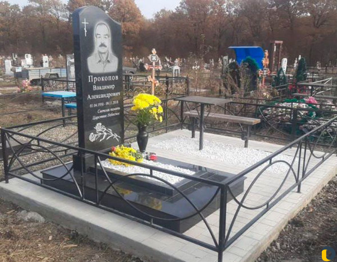 Оградки на кладбище