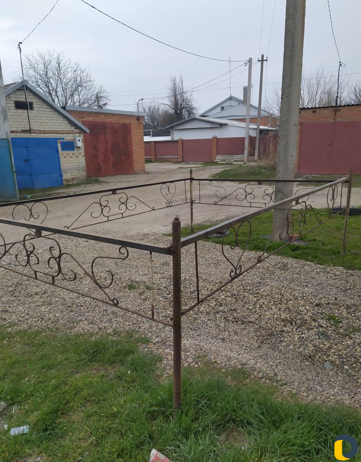 Оградки на кладбище