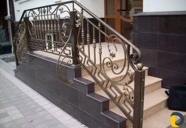 Ограды, перила, бронированые двери