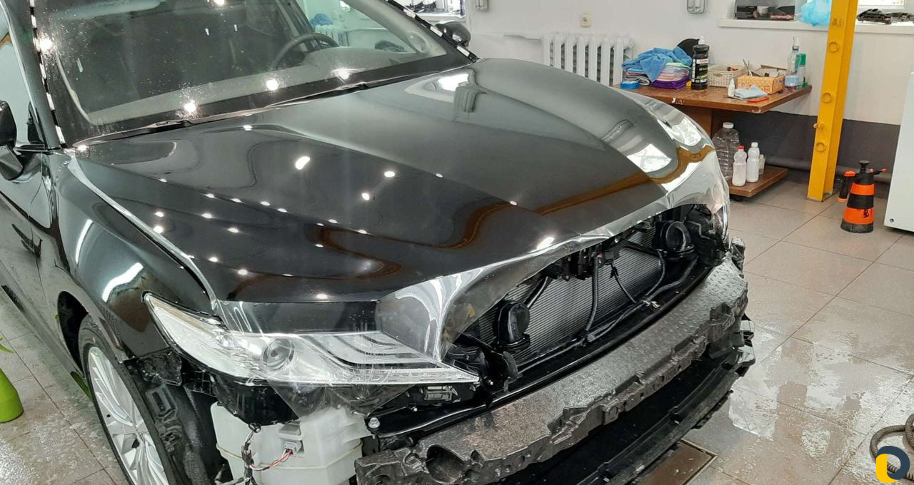 Оклейка автомобиля антигравийной пленкой