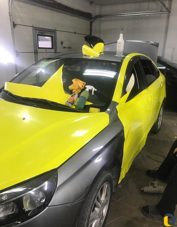 Оклейка плёнкой автомобиль под такси