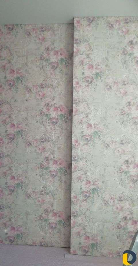 Оклейка стен обоями