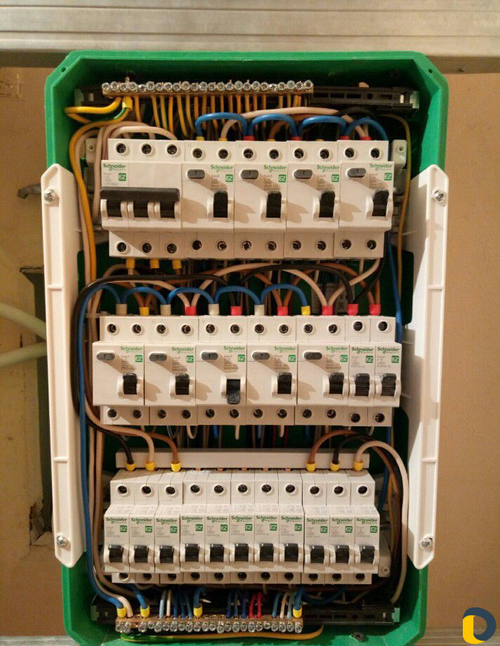 Опытный электрик