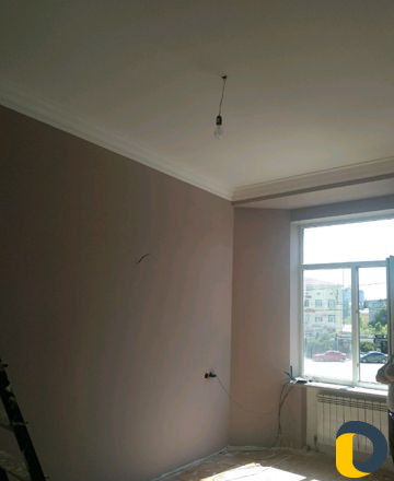 Опытный штукатурщик