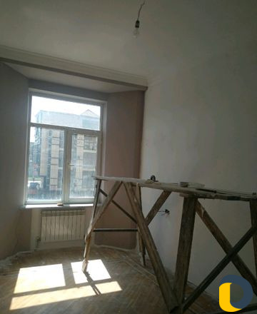 Опытный штукатурщик