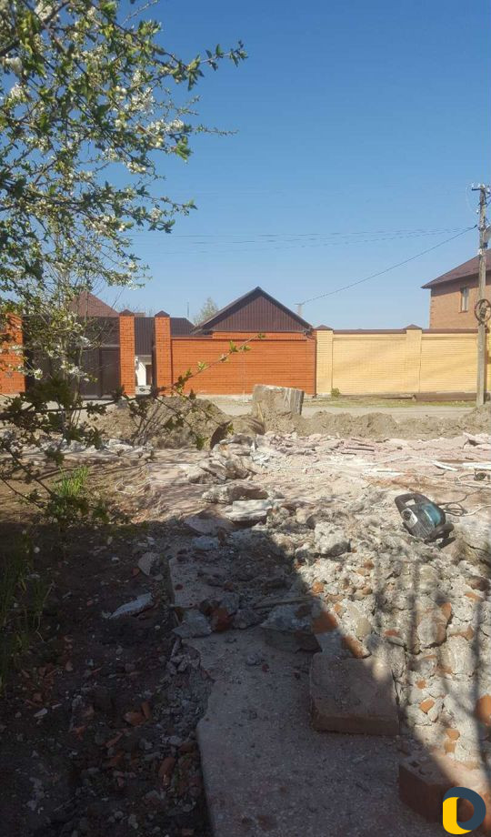 Отбойник ломаем бетон
