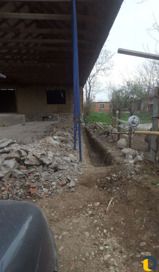 Отбойник ломаем бетон