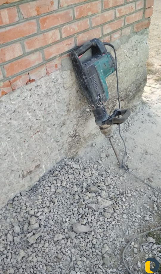 Отбойник перфиратор отбойный молоток