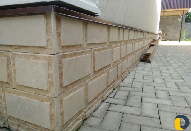 Отделка фасада дома из природного камня
