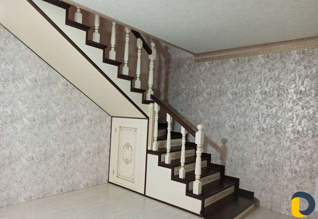 Отделка лестниц из дерева