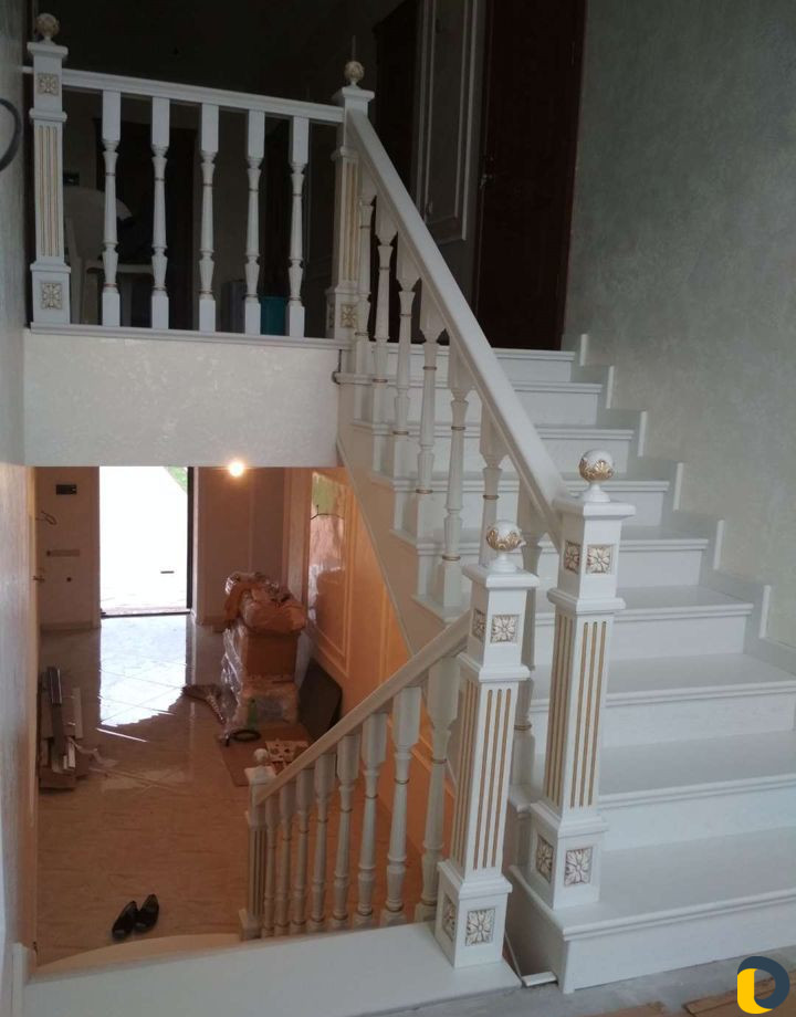 Отделка лестниц из дерева