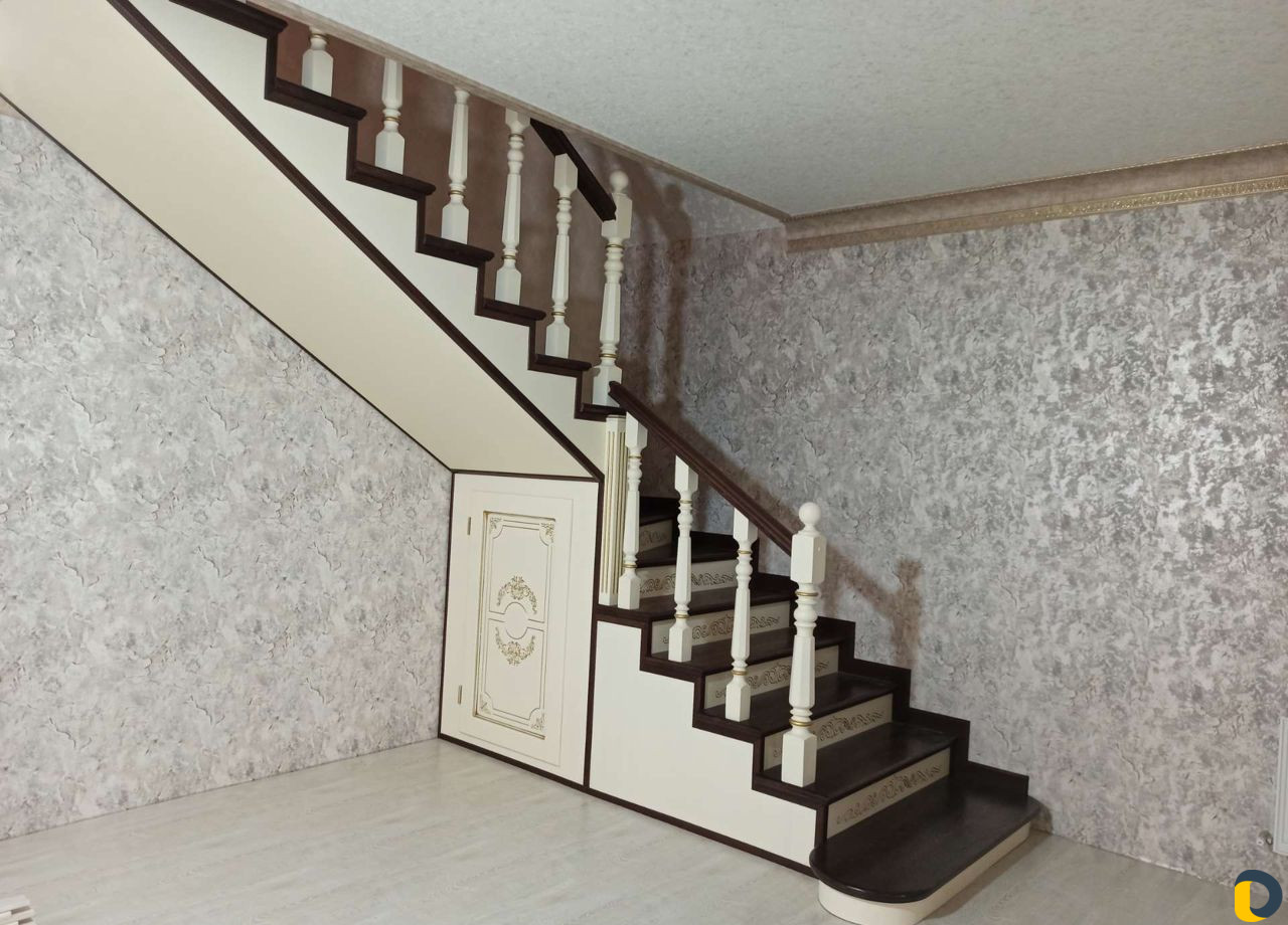 Отделка лестниц из дерева