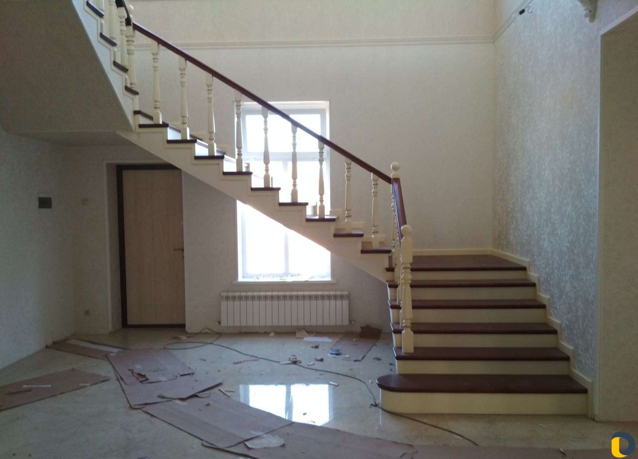 Отделка лестниц из дерева