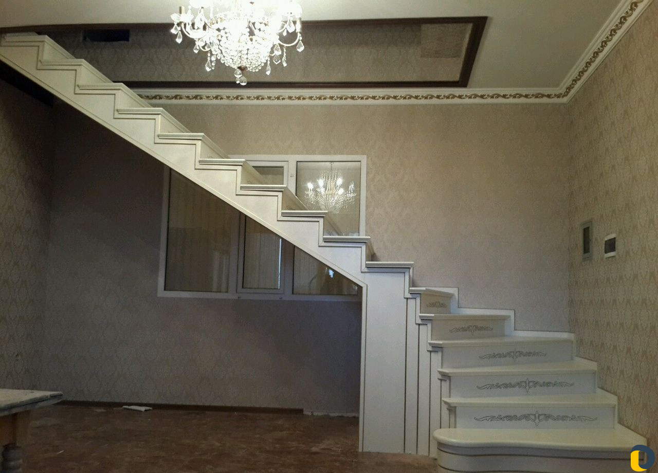 Отделка лестниц из дерева