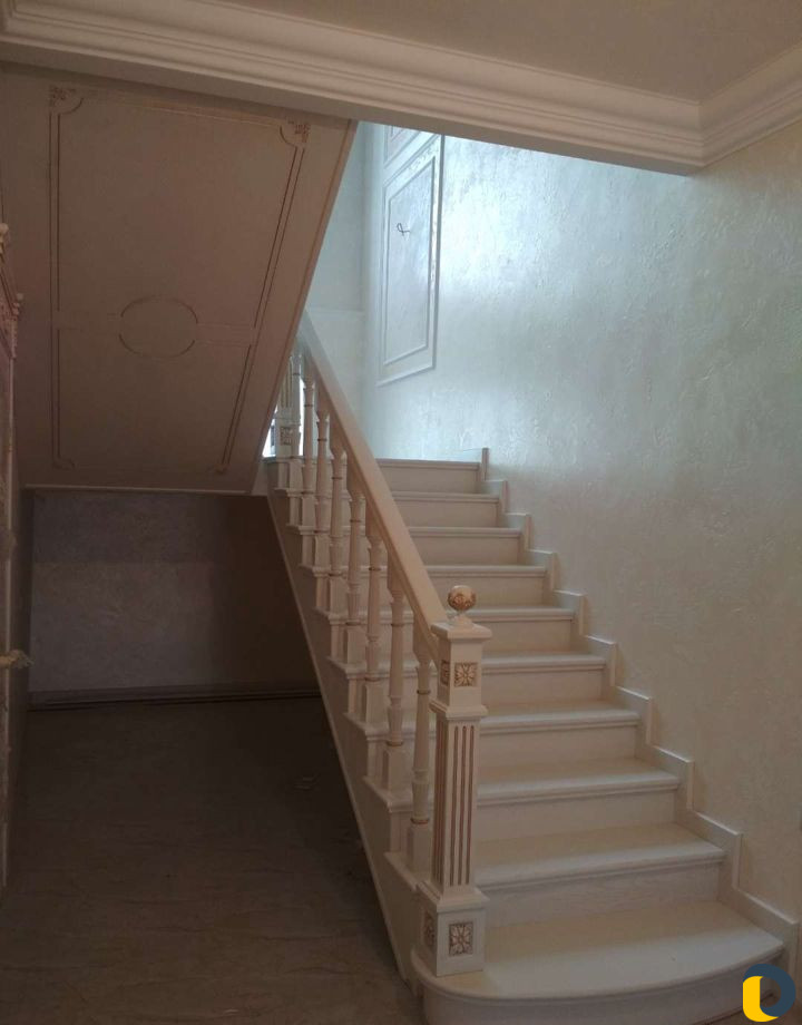 Отделка лестниц из дерева