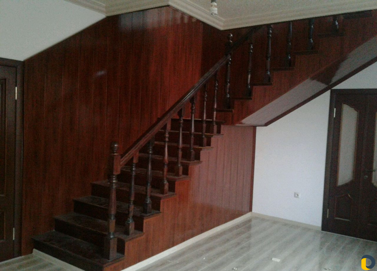 Отделка лестниц из дерева