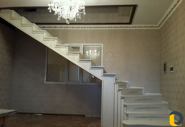 Отделка лестниц из дерева