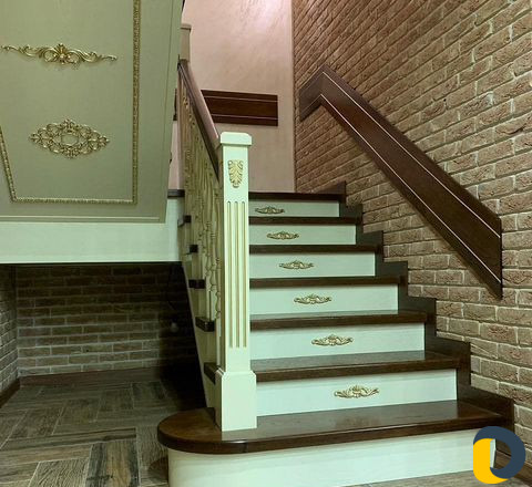 Отделка лестниц из дерева