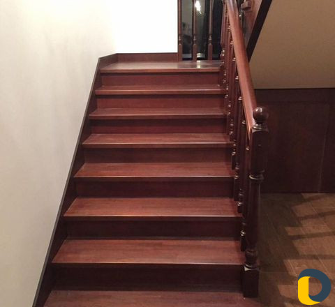 Отделка лестниц из дерева