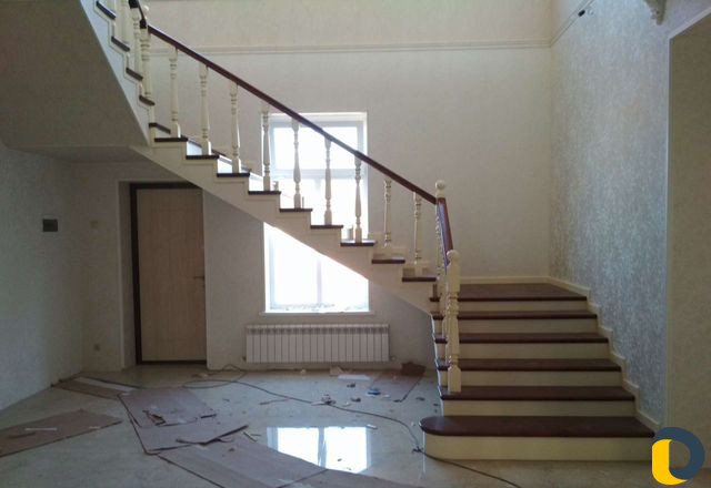 Отделка лестниц из дерева