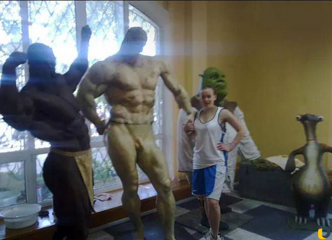 Памятник на кладбище скульптура