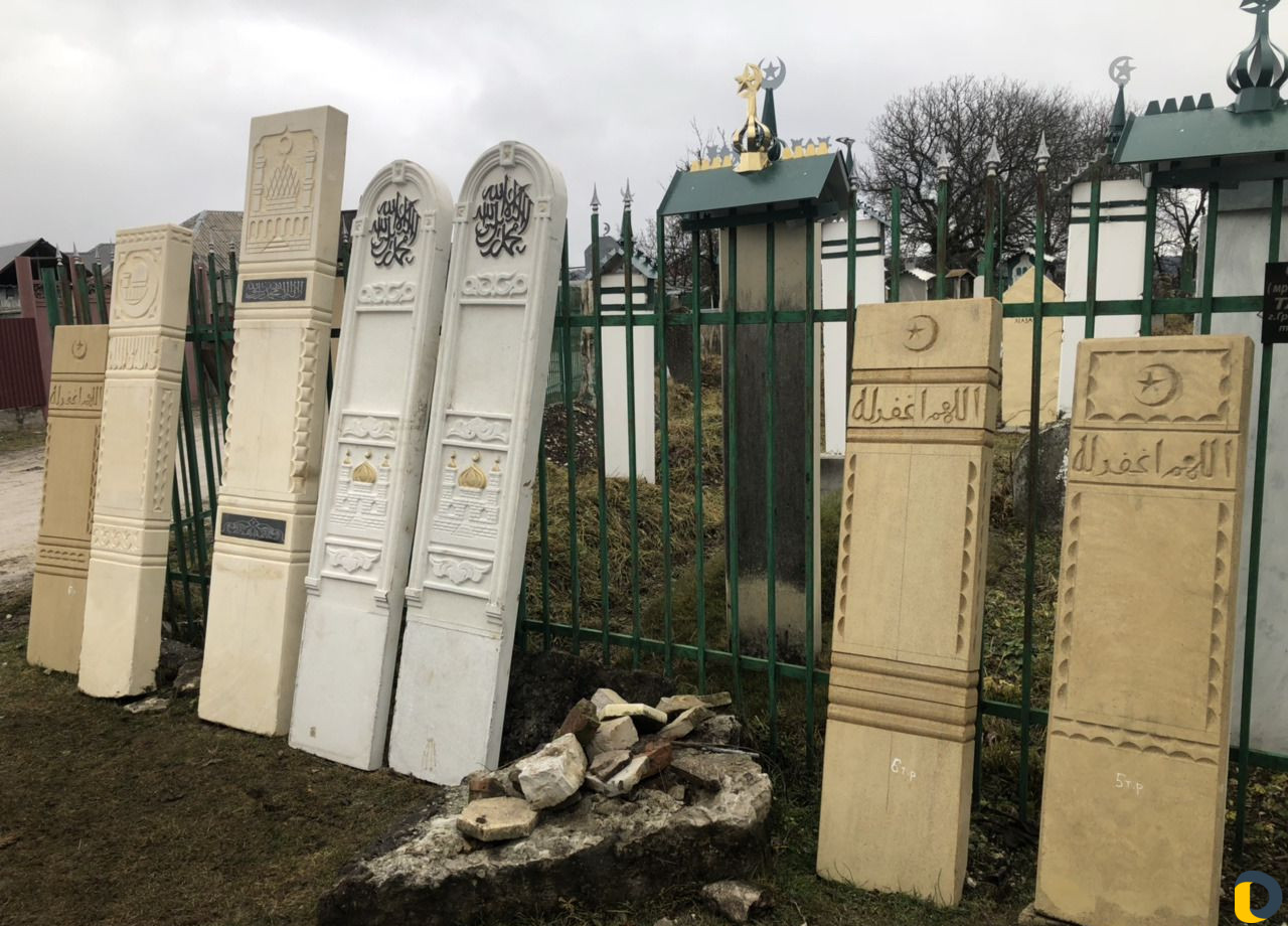 Памятники (чуртш)