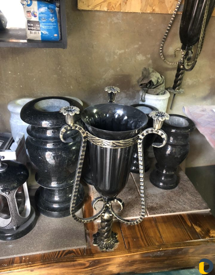 Памятники, Лавочки, столы, вазы