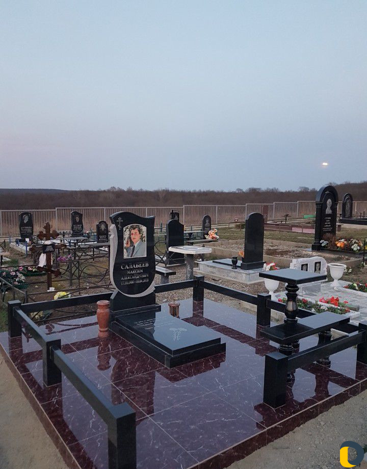 Памятники Установка