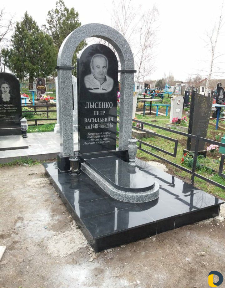 Памятники
