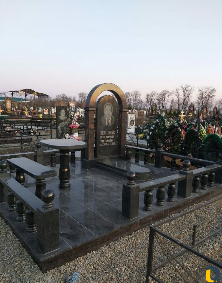Памятники